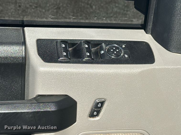 image for item EG5992 2021 Ford F350 Super Duty Crew Cab pickup truck