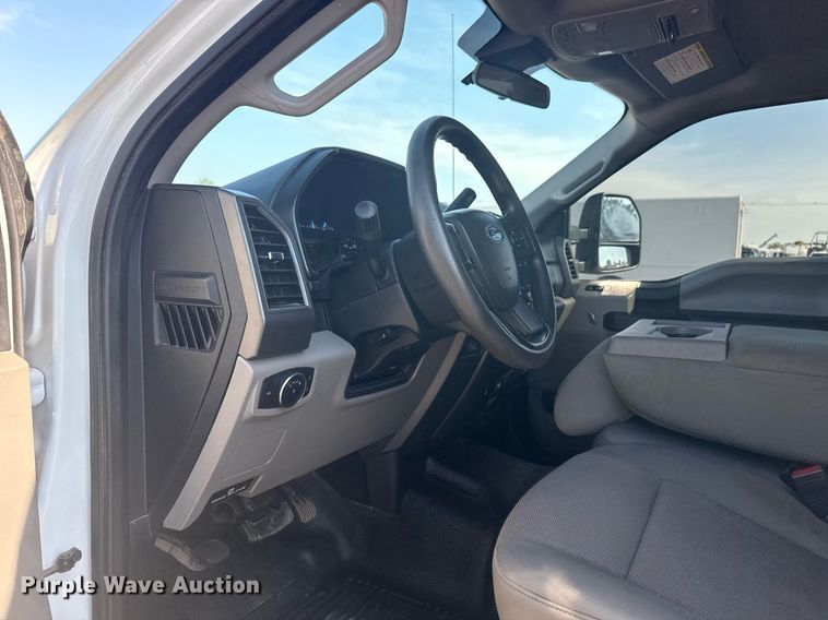 image for item EG5992 2021 Ford F350 Super Duty Crew Cab pickup truck