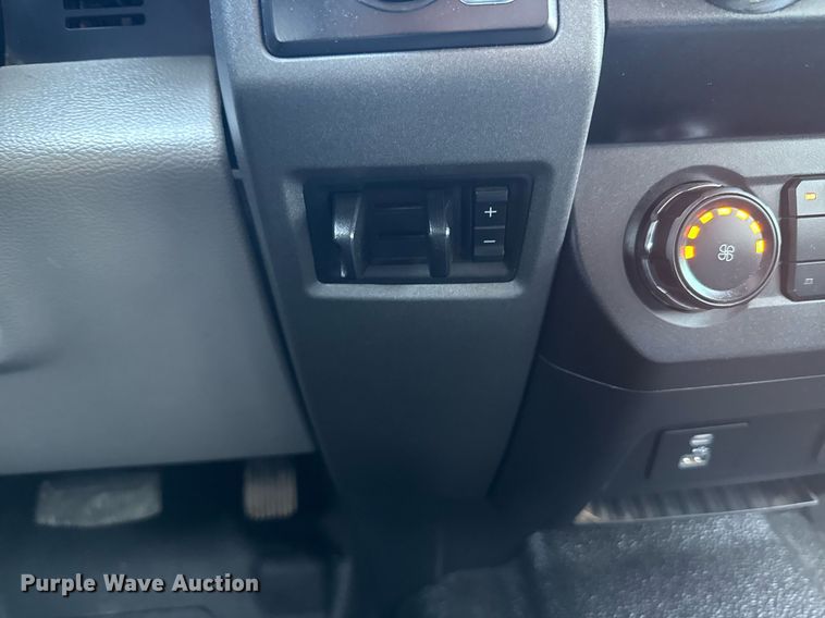 image for item EG5992 2021 Ford F350 Super Duty Crew Cab pickup truck