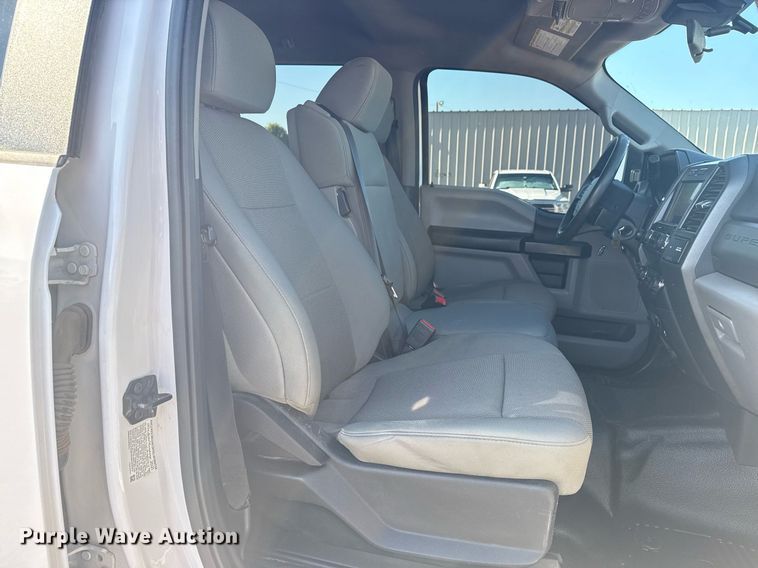 image for item EG5992 2021 Ford F350 Super Duty Crew Cab pickup truck