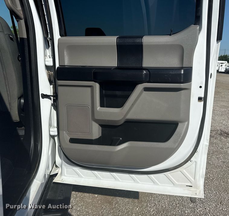 image for item EG5992 2021 Ford F350 Super Duty Crew Cab pickup truck