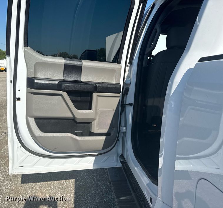 image for item EG5992 2021 Ford F350 Super Duty Crew Cab pickup truck