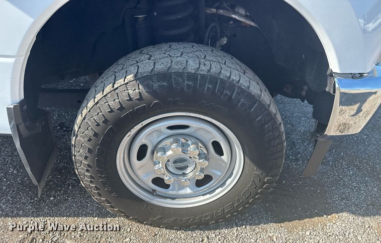 image for item EG5992 2021 Ford F350 Super Duty Crew Cab pickup truck