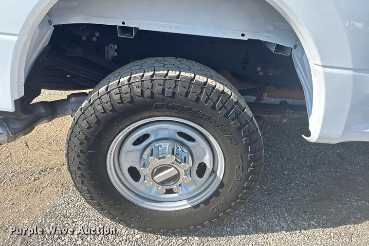 image for item EG5992 2021 Ford F350 Super Duty Crew Cab pickup truck