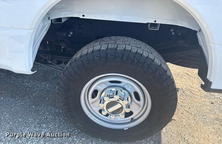 image for item EG5992 2021 Ford F350 Super Duty Crew Cab pickup truck