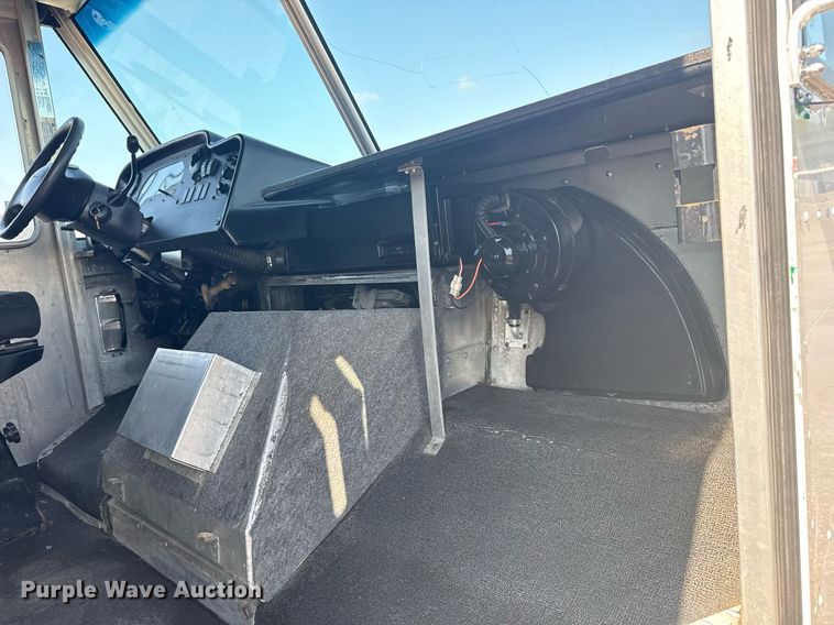 image for item EG5994 2010 Ford E450 delivery truck