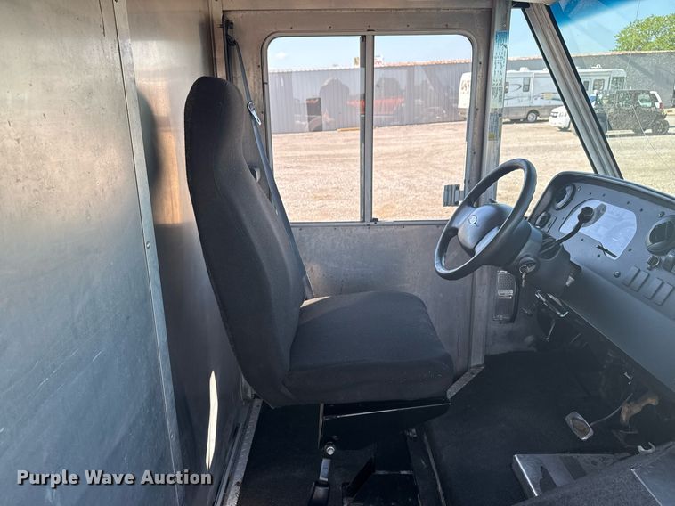 image for item EG5994 2010 Ford E450 delivery truck