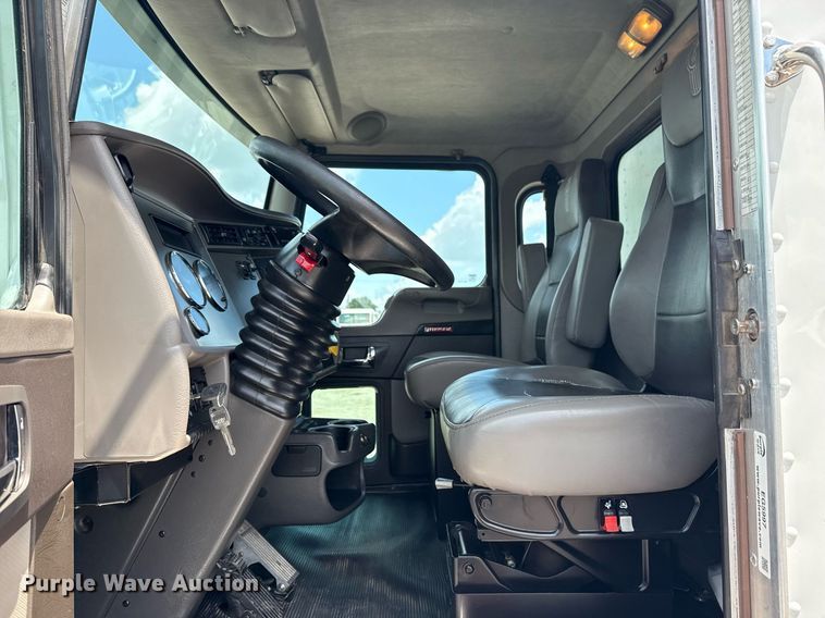 image for item EG5997 2019 Kenworth T370 box truck