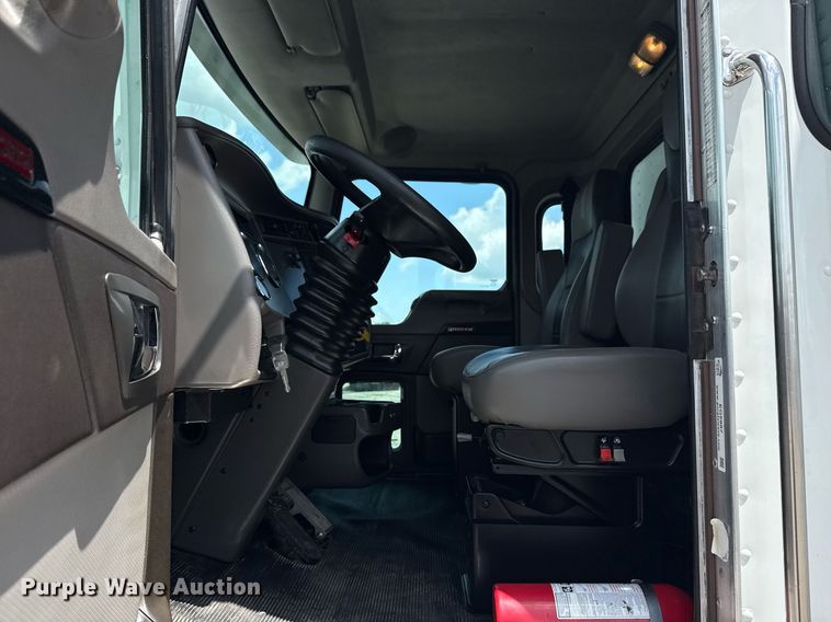 image for item EG5997 2019 Kenworth T370 box truck