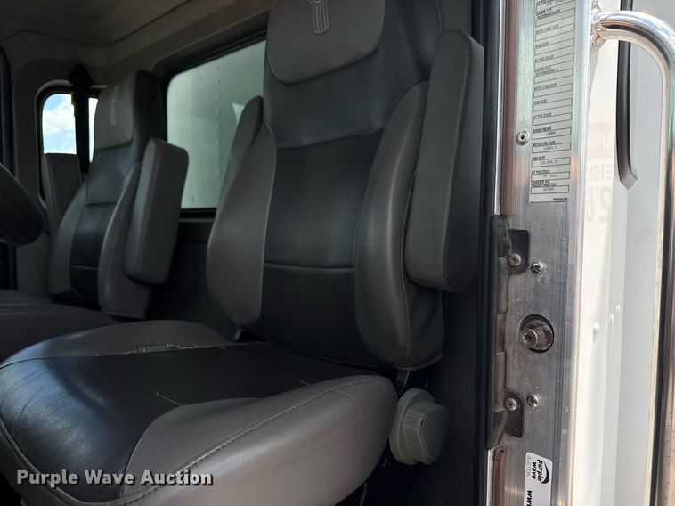 image for item EG5997 2019 Kenworth T370 box truck