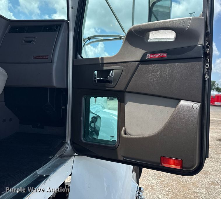 image for item EG5997 2019 Kenworth T370 box truck