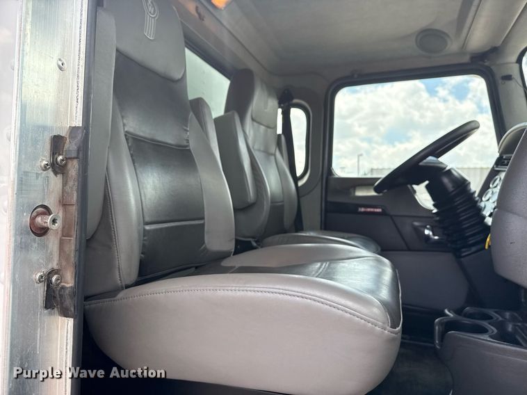 image for item EG5997 2019 Kenworth T370 box truck