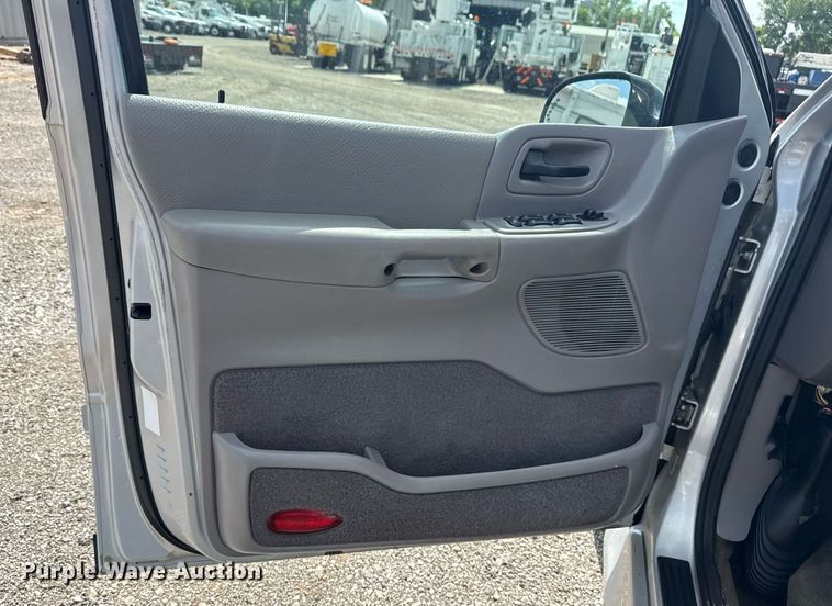 image for item EG6006 2001 Ford Windstar handicap accessible van