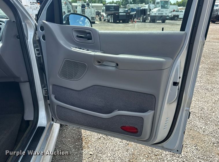 image for item EG6006 2001 Ford Windstar handicap accessible van