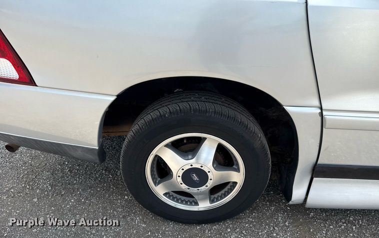 image for item EG6006 2001 Ford Windstar handicap accessible van