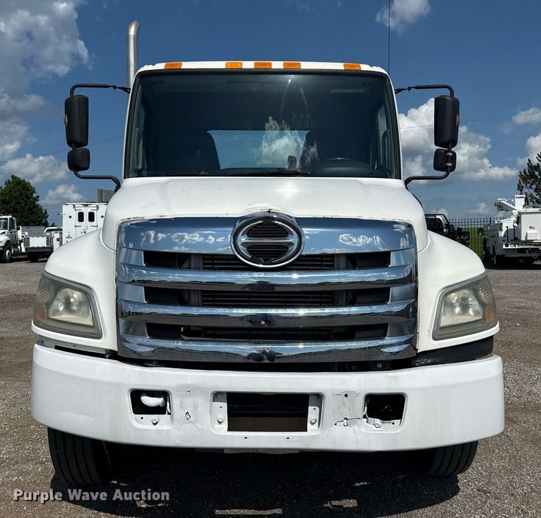 image for item EG6007 2015 Hino 338 truck cab and chassis