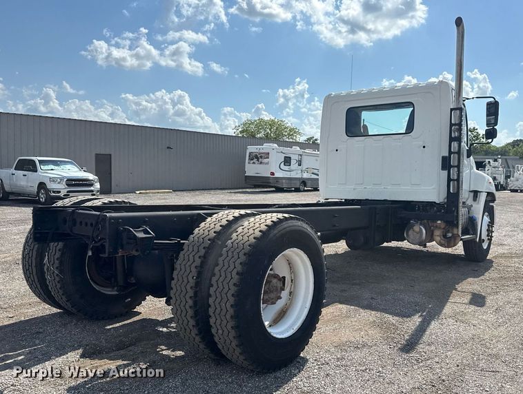 image for item EG6007 2015 Hino 338 truck cab and chassis