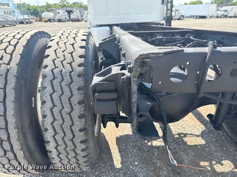 image for item EG6007 2015 Hino 338 truck cab and chassis