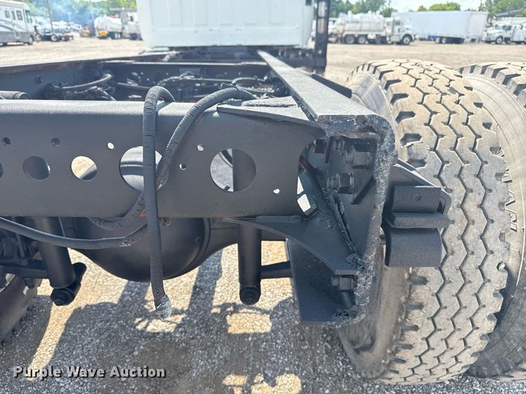 image for item EG6007 2015 Hino 338 truck cab and chassis