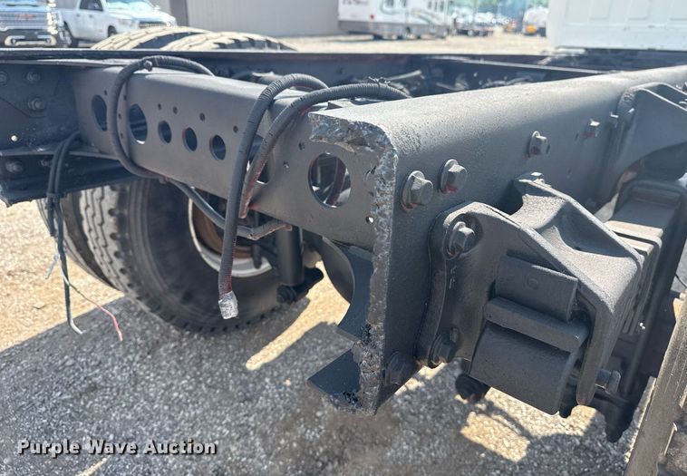 image for item EG6007 2015 Hino 338 truck cab and chassis