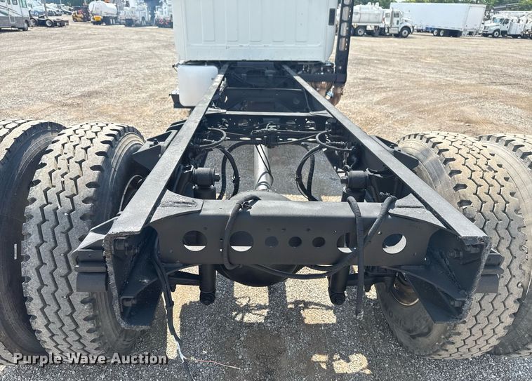 image for item EG6007 2015 Hino 338 truck cab and chassis