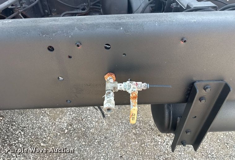 image for item EG6007 2015 Hino 338 truck cab and chassis