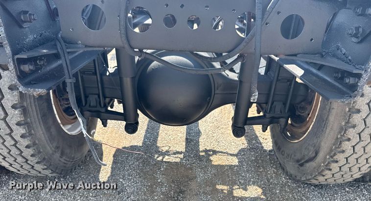 image for item EG6007 2015 Hino 338 truck cab and chassis