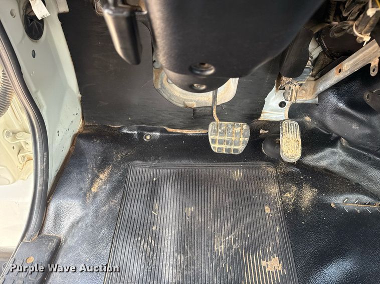 image for item EG6007 2015 Hino 338 truck cab and chassis