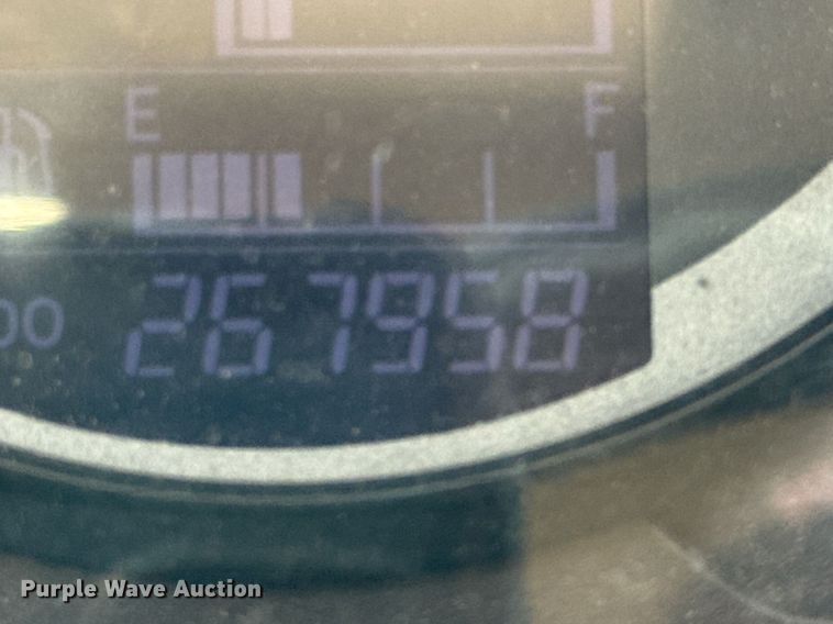 image for item EG6007 2015 Hino 338 truck cab and chassis