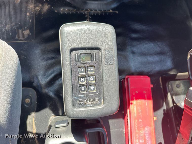 image for item EG6007 2015 Hino 338 truck cab and chassis