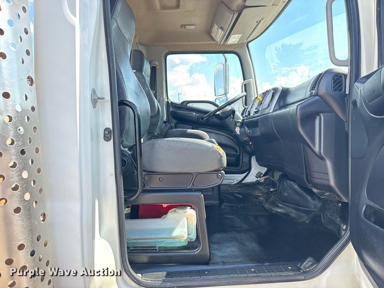 image for item EG6007 2015 Hino 338 truck cab and chassis