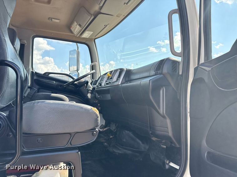 image for item EG6007 2015 Hino 338 truck cab and chassis