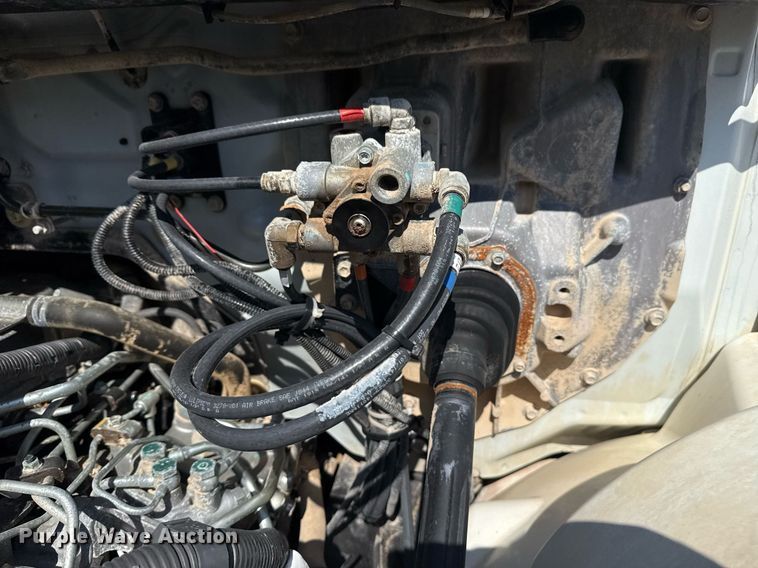 image for item EG6007 2015 Hino 338 truck cab and chassis