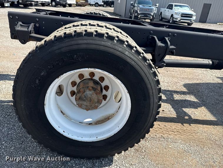 image for item EG6007 2015 Hino 338 truck cab and chassis