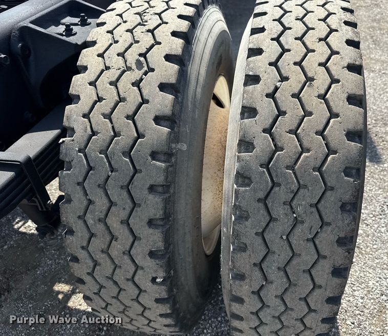 image for item EG6007 2015 Hino 338 truck cab and chassis