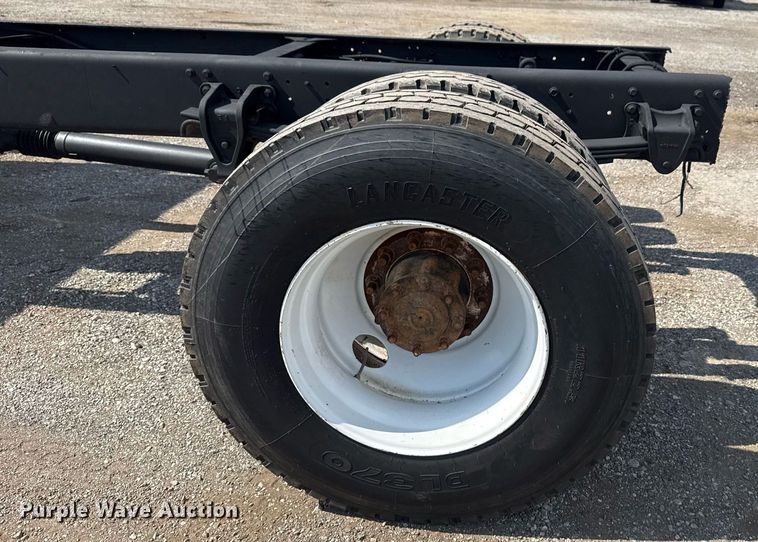 image for item EG6007 2015 Hino 338 truck cab and chassis