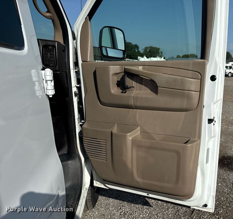 image for item EG6008 2009 Chevrolet Express 3500 van