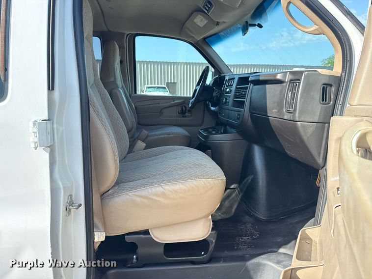 image for item EG6008 2009 Chevrolet Express 3500 van