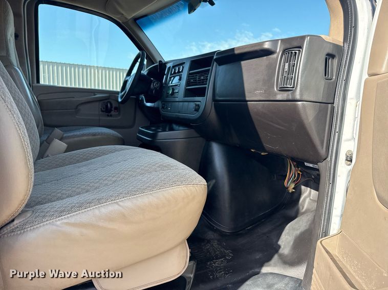 image for item EG6008 2009 Chevrolet Express 3500 van