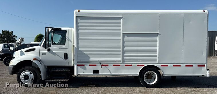 image for item EG6010 2002 International 4300 delivery truck