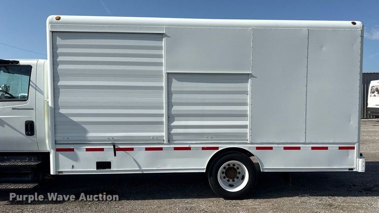 image for item EG6010 2002 International 4300 delivery truck