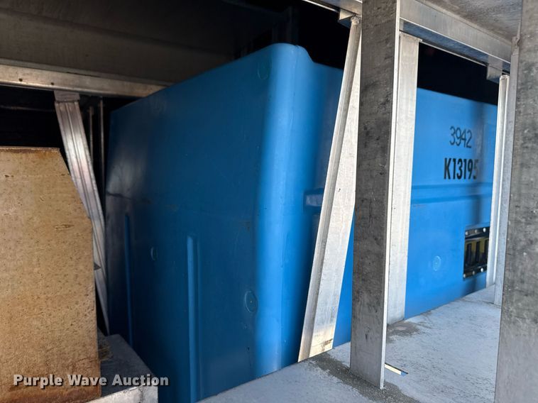 image for item EG6010 2002 International 4300 delivery truck