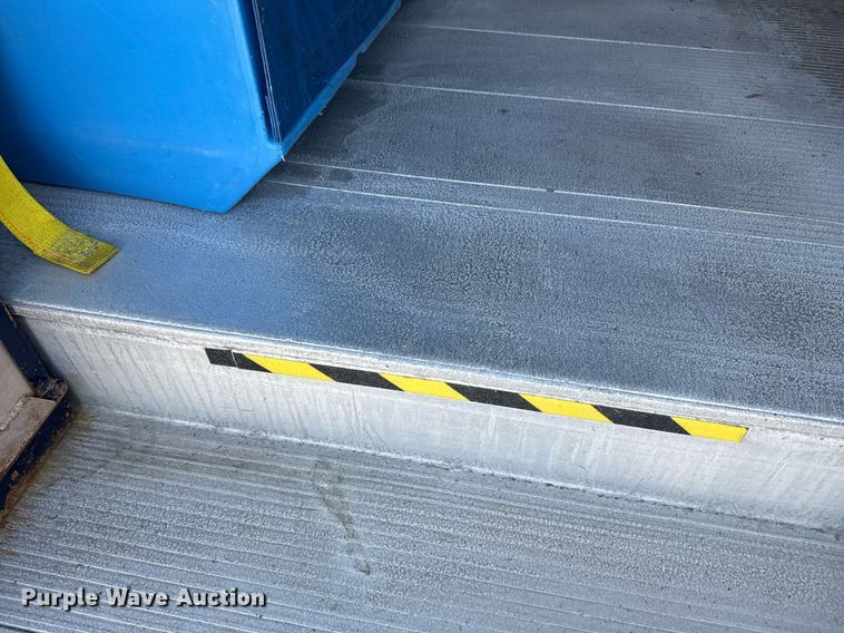 image for item EG6010 2002 International 4300 delivery truck