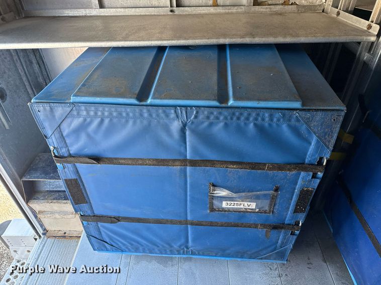 image for item EG6010 2002 International 4300 delivery truck