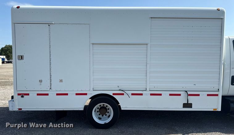 image for item EG6010 2002 International 4300 delivery truck