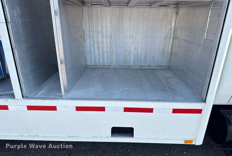 image for item EG6010 2002 International 4300 delivery truck