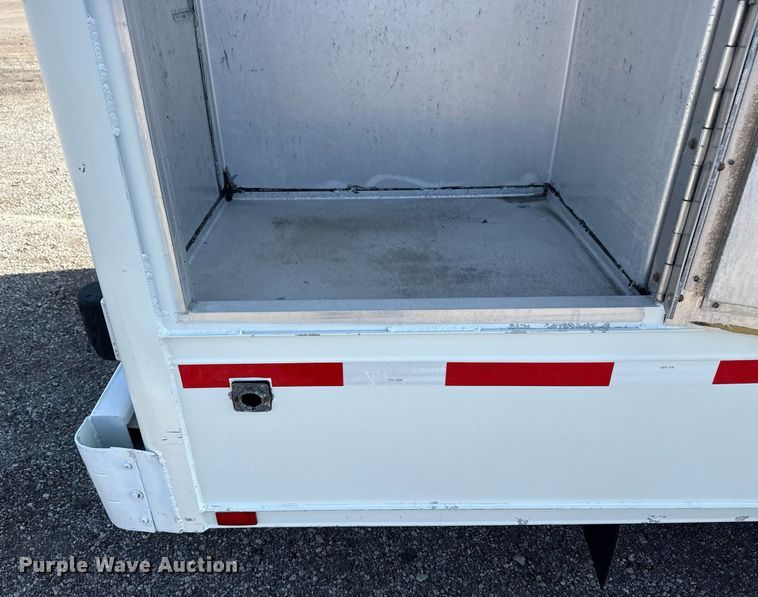 image for item EG6010 2002 International 4300 delivery truck