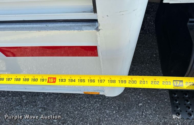 image for item EG6010 2002 International 4300 delivery truck