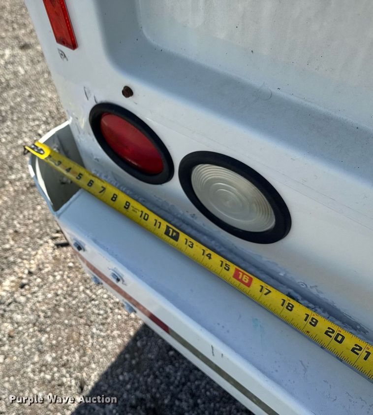 image for item EG6010 2002 International 4300 delivery truck