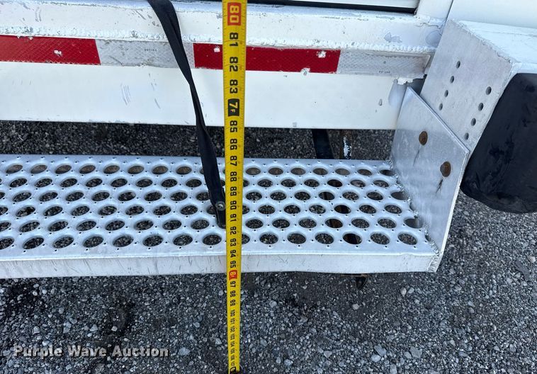 image for item EG6010 2002 International 4300 delivery truck